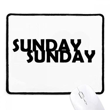 Imagem de Tapete de borracha para jogos com bordas costuradas com personagens elegantes Sunday