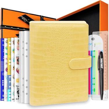 Imagem de Agenda de caderno pessoal de couro PU com 67 páginas, papéis de folhas soltas, 6 furos, suporte de caneta, fivela magnética (padrão de crocodilo amarelo, caixa de presente A5)