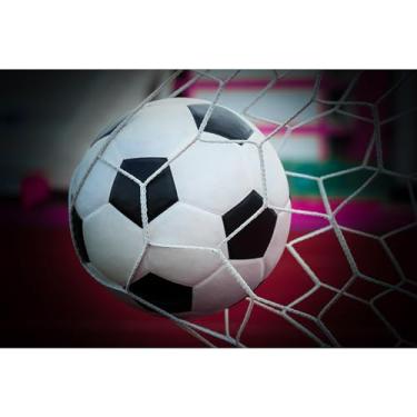 Imagem de Bola de futebol no cenário de gol, esportes, jogos, festas, esportes, aniversário, fotografia, fundo, futebol na rede, meninos, crianças, adultos, esportes, clube, retrato, cenário, sessão de fotos,