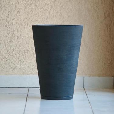 Imagem de Vaso de Plantas Grande Alto Largo Coluna Cone Redonda 59x40 com Prato Textura Jardim em Polietileno (Preto)