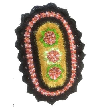 Imagem de Tapete de crochê Artesanal Preto e amarelo com flor