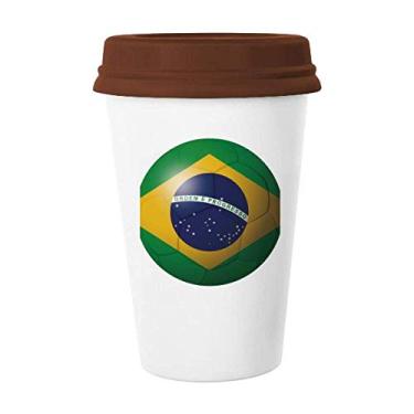 Imagem de Caneca de futebol da bandeira nacional do Brasil, copo de cerâmica de vidro bebendo café