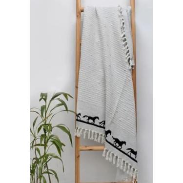 Imagem de Tack Shack of Ocala AWST International Cobertor de algodão preto ou cinza com cavalos, ferraduras ou pontas de snaffle (cinza, cavalos galopantes)