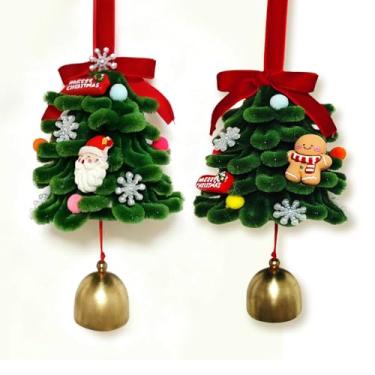 Imagem de CUTENNIOU 2 peças de árvore de Natal pequena com sino dourado, limpadores de cachimbo verdes feitos à mão, decorações de Natal, ornamentos artificiais de árvores de Natal para decoração de parede de