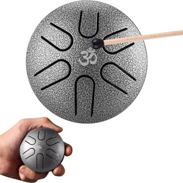 Imagem de Tambor de língua de aço 7,6 cm 6 notas, mini bateria de mão instrumento de percussão musical com baqueta e livro de música, instrumento de percussão para iluminação musical, acampamento ou meditação de ioga (prata)