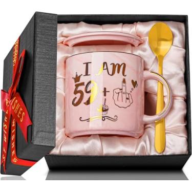 Imagem de ALBISS Presentes engraçados de aniversário de 60 anos para mulheres, caneca de café de cerâmica mármore rosa de 400 ml com ouro 59+1 design de mão divertido, presente elegante para ela, cartão