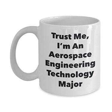 Imagem de Caneca Trust Me, I'm An Aerospace Engineering Technology Major - Caneca de café divertida - Lindas ideias de presentes de formatura para amigos e colegas de classe