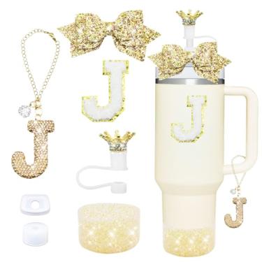 Imagem de Liangang Conjunto de acessórios de copo Stanley dourado de 7 peças para copo Stanley Cup de 850 g 1,134 g com alça, incluindo tampa de cobertura de palha de coração, pingente de letra, laço vermelho