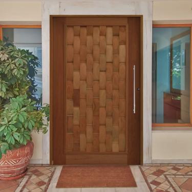 Imagem de Kit Porta de Madeira Pivotante 210x102cm Batente 14cm Fechadura 803 Rolete Externa Hale Esquadrias