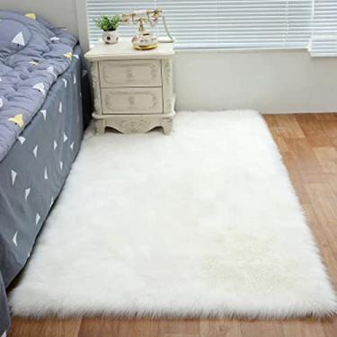 Imagem de Tapete Beira De Cama Em Pelucia Pelo Alto - 1,00x0,60m Cor:BRANCO