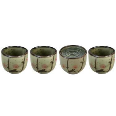 Imagem de JapanBargain 2755, Japanese Porcelain Sake Cups Ume Plum Blossom Pattern for Cold and Hot Sake Microwave Safe, Made in Japan, 4 Cups