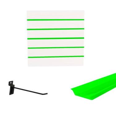 Imagem de Painel Canaletado Branco em Mdf 0,61 x 0,61m com Perfil Pvc Verde Limã