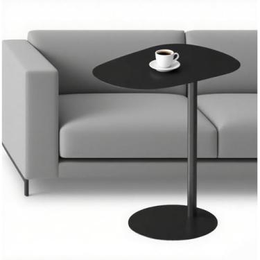 Imagem de GFFQLXHT Mesa lateral de metal em forma de C, mesa de canto de ferro preto para espaços pequenos, bandeja de TV desliza sob o sofá do sofá, mesa de laptop para sala de estar, quarto, banheiro (preta