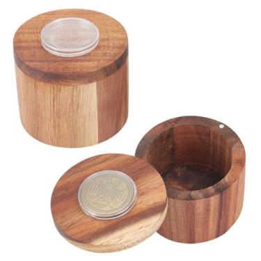 Imagem de WEBEEDY 2 peças de porta-moedas redondas de madeira com estojo de plástico para colecionadores, porta-fichas AA, protetores de moedas, organizador de madeira para medalhas, emblemas de chip (caixa de
