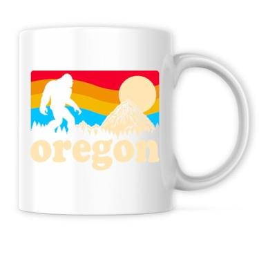 Imagem de Caneca retrô Oregon Bigfoot Mountains - Caneca engraçada monstro Sasquatch - Caneca de café de 325 ml Ótimo presente para férias, aniversário, Natal - Caneca de sublimação de tinta cerâmica premium -
