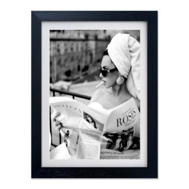 Imagem de Tela emoldurada preta e branca arte de parede mulher lendo jornal impressão pintura para quarto de meninas decoração de quarto de luxo moda pôster arte