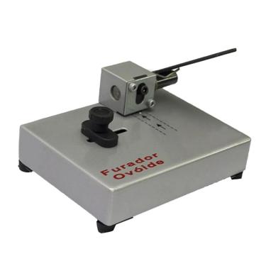 Imagem de Furador Ovóide para Crachá Lassane com Furo Oval para Presilhas Jacaré e Cordões Peitoral 01197LS