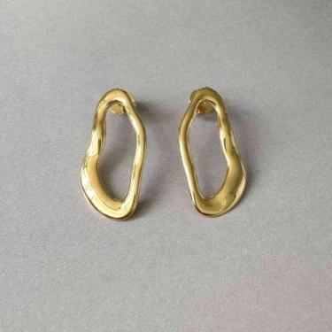 Imagem de Brinco orgânico banhado em ouro 18k - Casllu Semijoias