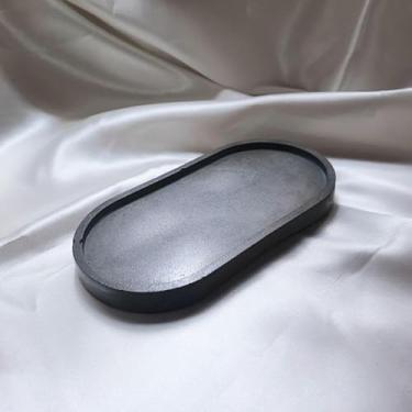 Imagem de Kit Bandeja Decorativa Oval Granilite Marmorizada Multiuso Porta Jóias Velas e Acessórios Bandeja Organizadora em Concreto Impermeável para Banheiro e Escritório (Cinza)