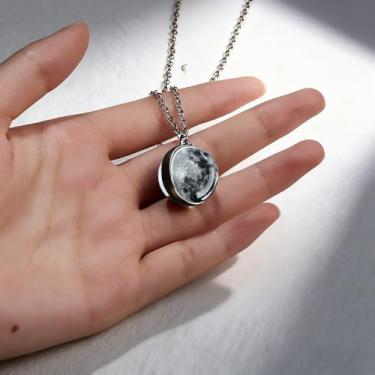 Imagem de Colar com pingente de vidro do sistema solar, feito à mão, exclusivo, bola de cristal de dois lados, universo, galáxia, guardião, estrela, planeta, nebulosa, colar para presentes unissex para amantes