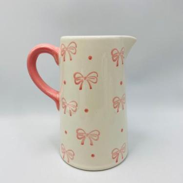 Imagem de Jarra Cerâmica Laço Branco Rosa 17,7x20,3cm - FLORARTE