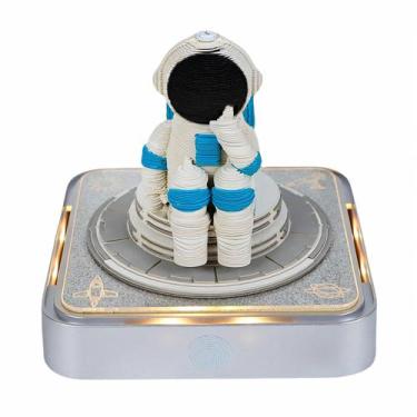 Imagem de Calendário de mesa OKYUK 2025 3D Art com luzes LED Astronaut
