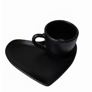 Imagem de xícara de ceramica com pires em formato de coração (PRETA, 100ML)