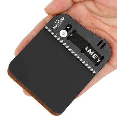 Imagem de POEARCUS Aba de dedo Barebow para tiro com arco - abas de dedo para 3 dedos sob arco recurvo, rosto de couro de vaca premium e camurça, protetor de alumínio com sistema de ajuste de flechas