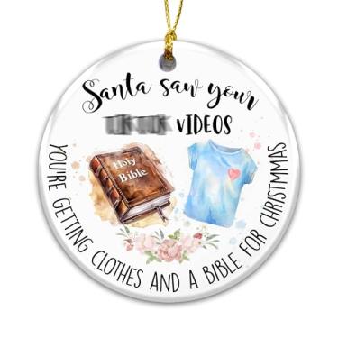 Imagem de Enfeites de Natal modernos engraçados 2025 – Presente de elefante branco, "Papai Noel viu seus vídeos TIK T0k Você está recebendo roupas e uma Bíblia para o Natal" – Ornamento de meme moderno