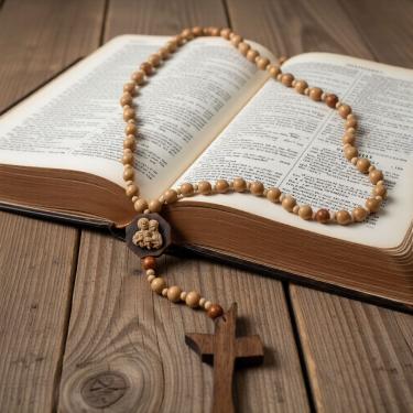 Imagem de Decoração Colar De Mesa Cruz Rosário Madeira Enfeite Moderno