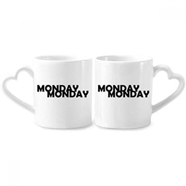 Imagem de Conjunto de canecas de porcelana para casais da Stylish Characters Monday com alça de coração de cerâmica
