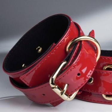 Imagem de Pulseira Couro Legítimo Vermelho Vinil Algemas Ajustável Fantasia Diab