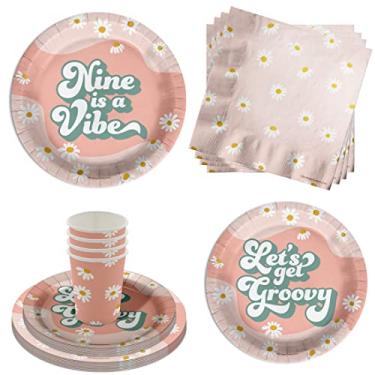 Imagem de Nine is a Vibe Groovy Artigos para festa de 9º aniversário – Conjunto de utensílios de mesa de 9 peças para meninas com 64 peças, inclui pratos grandes de jantar de 23 cm e pratos de papel de