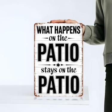 Imagem de Placa de metal para pátio - "What Happens on the Patio Stays on the Patio" Decoração rústica 20 x 30 cm (LCS 9765)