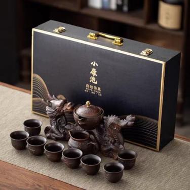 Imagem de Conjunto de chá chinês Gongfu – Bule de chá giratório 360 de cerâmica com infusor, 8 xícaras, design de dragão semiautomático para chá de folhas soltas (conjunto de caixa de presente)