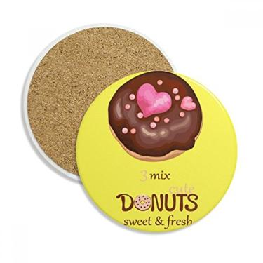 Imagem de Caneca de chocolate coração rosquinha sobremesa comida doce copo copo copo de mesa pedra absorvente de proteção de mesa