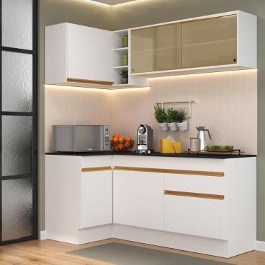 Imagem de Cozinha Compacta De Canto Com Rodapé E Balcão Branca