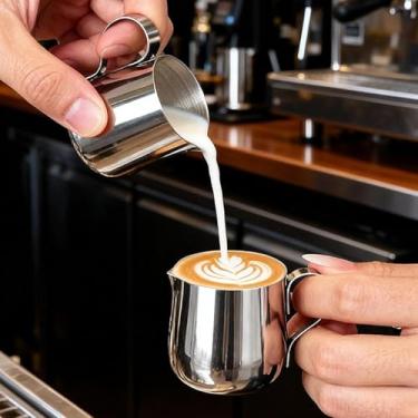 Imagem de Jarra profissional de espumador de leite de aço inoxidável de 12,5 ml, ferramenta manual de barista, design cilíndrico prateado com alça, estilo moderno para café, latte, cappuccino (pequeno, 3,5 x