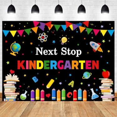 Imagem de InMemory Placa de fundo Next Stop Kindergarten com fundo colorido de formatura de volta às aulas, parabéns, pré-escolar, graduado, sala de aula, decoração de festa, faixa 1,8 x 1,2 m