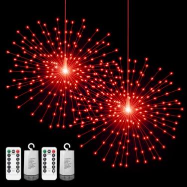 Imagem de PXBNIUYA Pacote com 2 lâmpadas esferográficas suspensas de 200 LEDs, luzes starburst operadas por bateria, controle remoto regulável, luzes de fadas para decoração de Natal interna e externa (vermelha