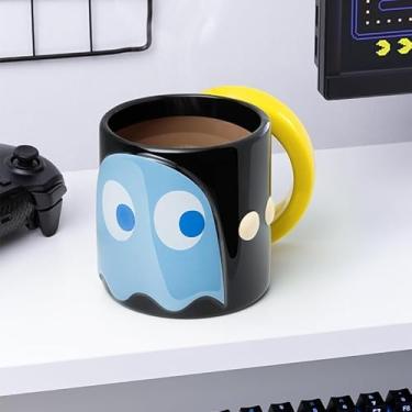 Imagem de Paladone Caneca de cerâmica PAC-Man oficialmente licenciada - 600 ml (591.5 ml) xícara de café retrô para jogos com tinta, presente de jogador para todas as idades clássico Arcade Drinkware