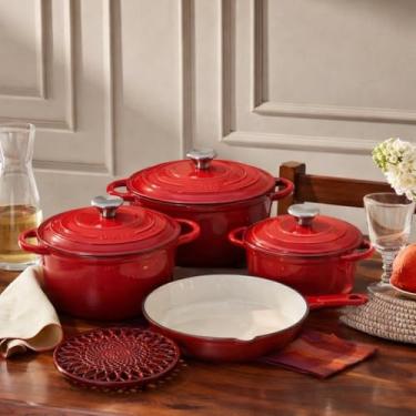 Imagem de Conjunto de Panelas em Ferro Fundido Esmaltado, 5 Peças, Jogo de Cozinha, com Tampas e 1 Suporte, 3 Panelas Caçarolas 1 Frigideira Forno Fogão a Gás Indução (VERMELHA)