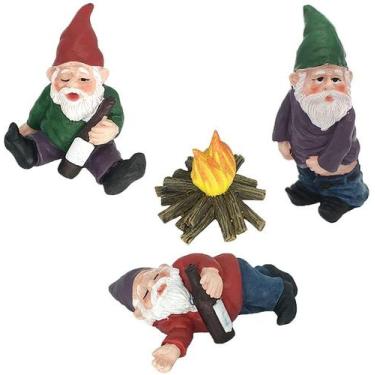 Imagem de Conjunto de jardim Funny Drunk Gnome com escultura de resina de foguei