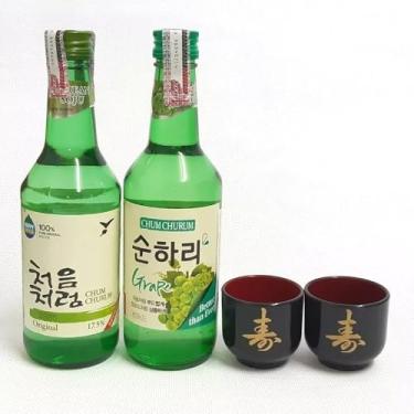 Imagem de 02 Bebida Alcoólica Soju Coreano Original e com Sabor Morango, Pêssego, Uva, Toranja, Yogurt, Ameixa, Blueberry + 02 Copo Guinomi (Copo Ideograma (Kotobuki), Uva Verde)