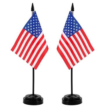 Imagem de Conjunto de bandeiras de mesa dos EUA 10 x 15 cm pequena bandeira americana mini bandeiras de escritório de mesa dos EUA com poste sólido de 30 cm base preta cores vivas e resistente ao desbotamento
