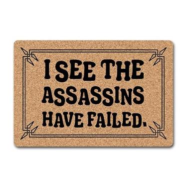 Imagem de Capacho engraçado para porta da frente - Tapete de boas-vindas antiderrapante de 60 x 40 cm com design "I See The Assassins Have Failed" - Tapete de borracha durável para entrada interna/externa