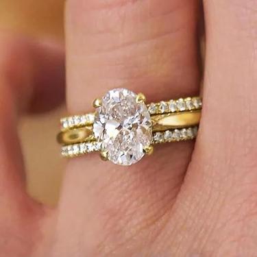 Imagem de Um conjunto de anéis com zircônia oval incrustada por quatro garras para mulheres requintados anéis de luxo leves joias femininas joias finas vida diária namoro decoração para festa de formatura