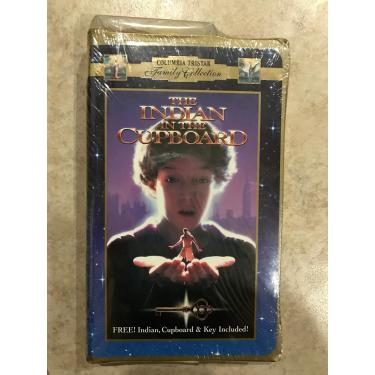 Imagem de Indian in the Cupboard: Gift Set includes 5 figurines VHS