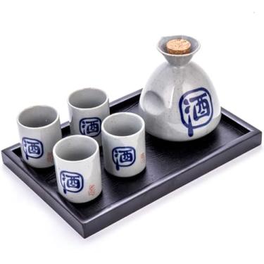 Imagem de JOEUQK Conjunto de saquê japonês com bandeja de saquê conjunto de copos de porcelana tradicional de cerâmica conjunto de saquê, copos de saquê, pote e bandeja de saquê, peixe de surf, 4 xícaras de