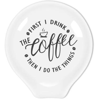 Imagem de Citação engraçada de café First I Drink The Coffee Then I Do The Things Suporte de colher de cerâmica - Descanso de colher de café - Acessórios de bar para estação de café